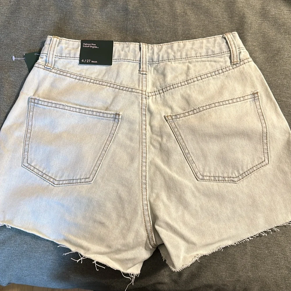 High rise denim shorts
Size 4/27 - Picture 2 of 2